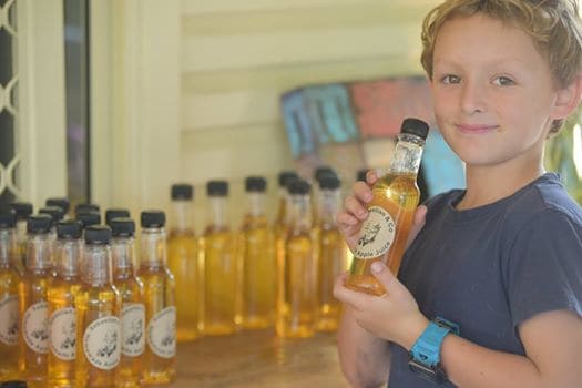 В Австралии семилетний мальчик Сэбастиан Кент смог накопить 3 тысячи долларов на продаже самодельного лимода