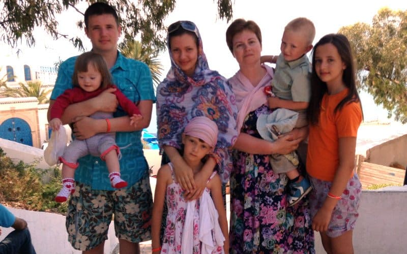 Супруги Валентина и Михаил Никулины воспитывают шесть родных детей и двух приемных