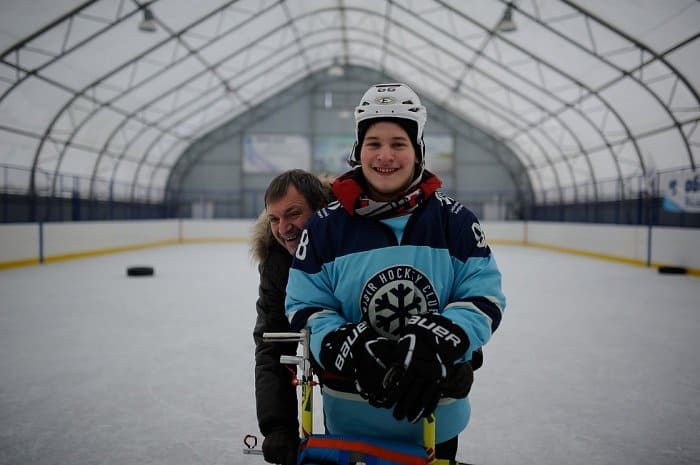 Иванов 29 ноября в качестве тренера по адаптивной физкультуре провел первое занятие по катанию на коньках с 18-летним болельщиком хоккейного клуба Сибирь