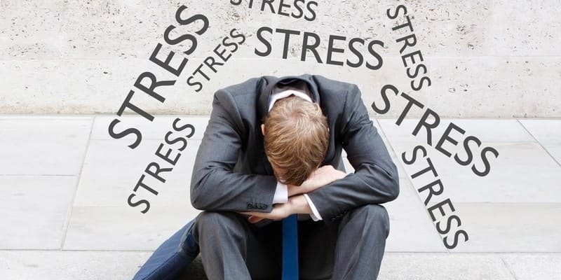 Стресс - это главный фактор, который может спровоцировать проявление реакций, свойственных депрессивному расстройству