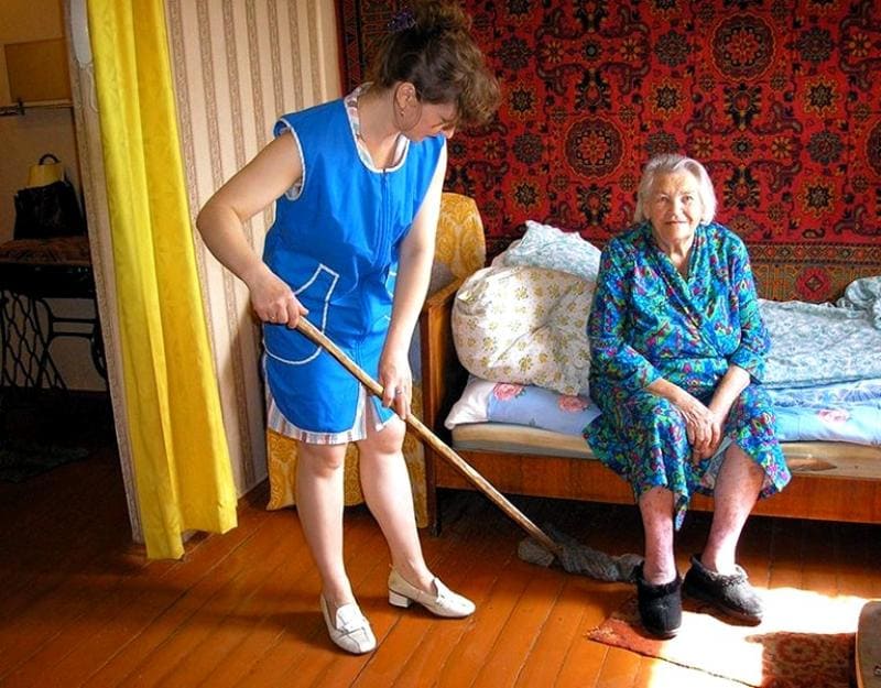 Помощь пожилым людям на дому